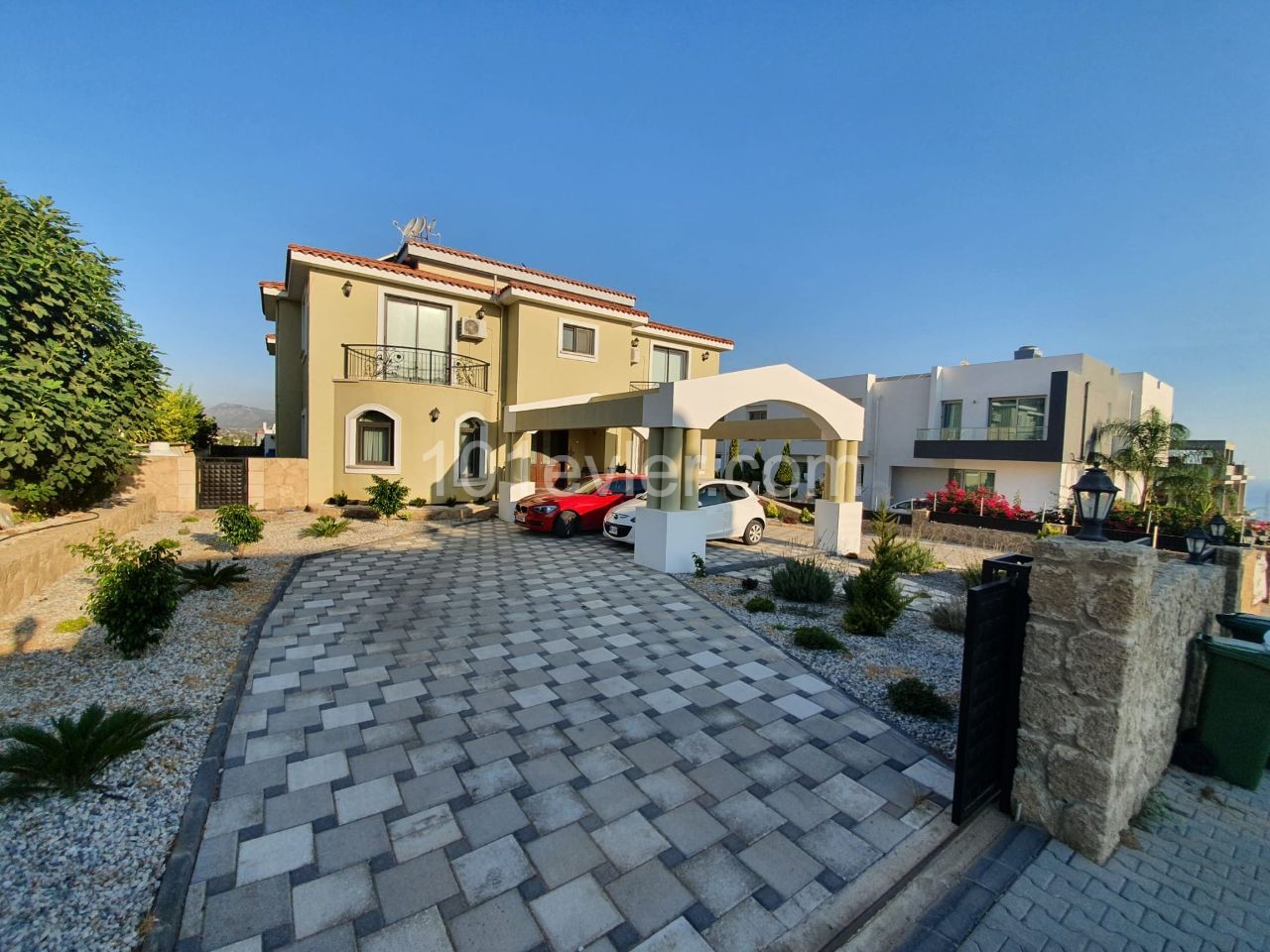 5+1 luxury villa for sale in Çatalköy