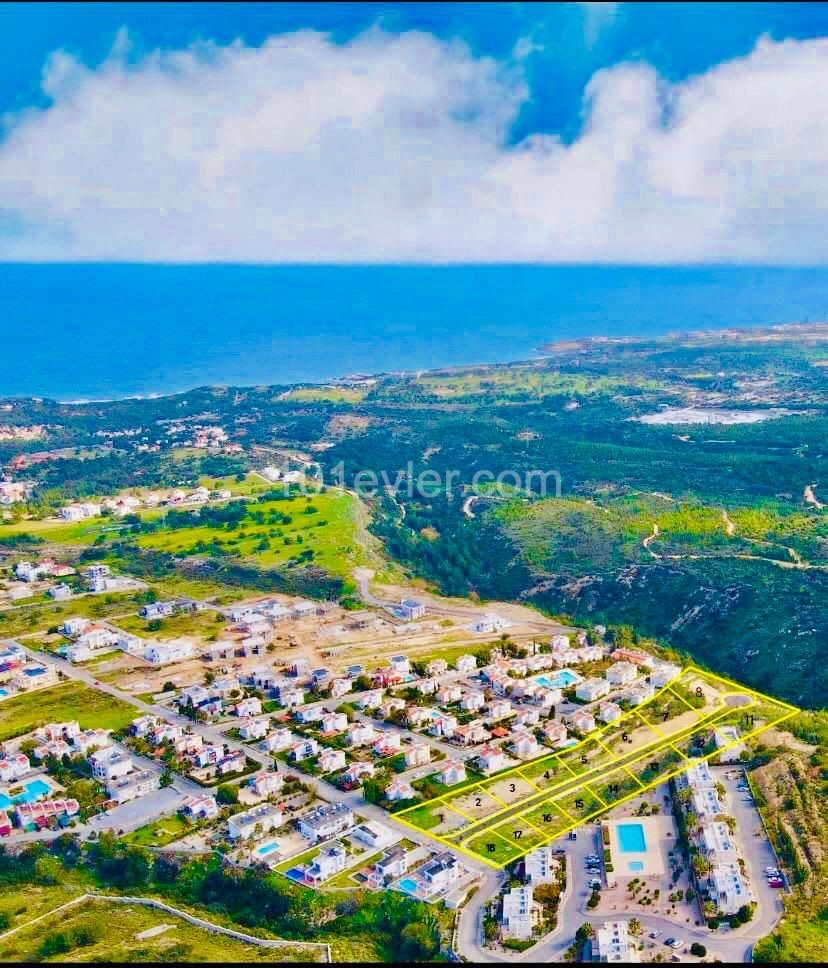 Girne  ,Çatalköyde muhteşem manzaralı satılık arsalar! Kaçırılmaz fırsat 