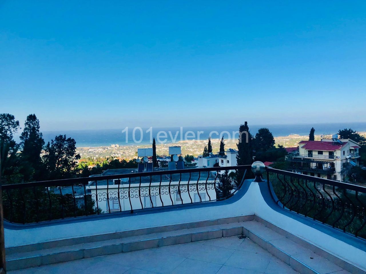 3+1 penthouse for rent with amazing view in walking distance to Bellapayis Abbey 