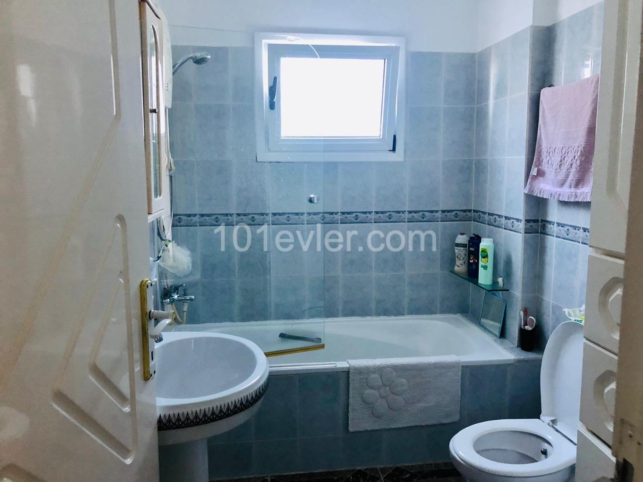 Muhteşem deniz manzaralı 3+1 kiralık penthouse Bellapais manastır bölgesinde