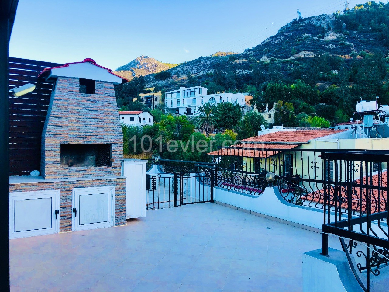 3+1 penthouse for rent with amazing view in walking distance to Bellapayis Abbey 