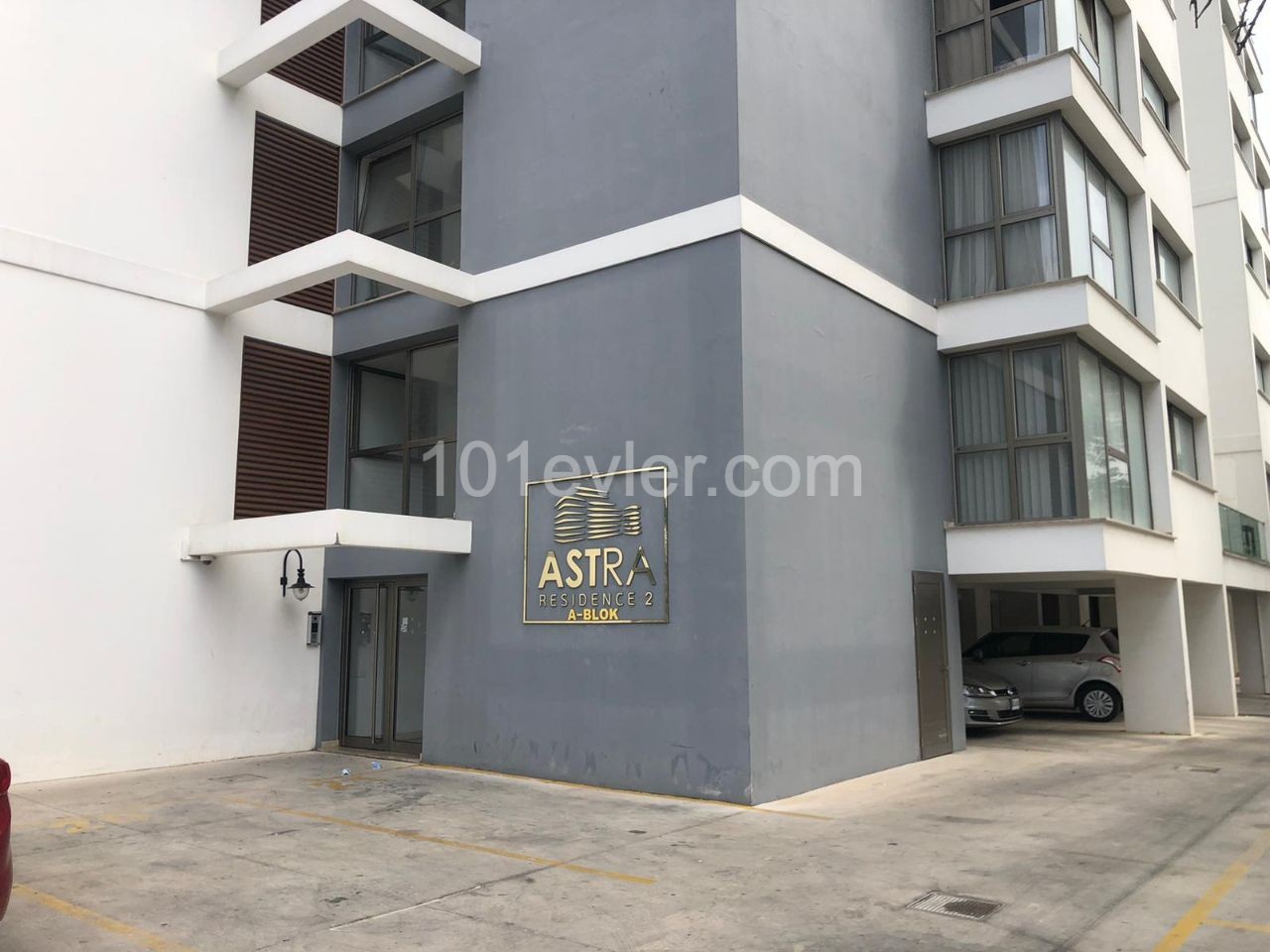 2+1 apartment for sale in Kyrenia center . Turk mahale area 