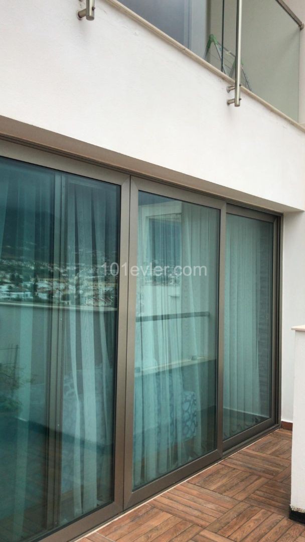 2+1 luxury penthouse for rent in Girne Center, Gorgeous Mountain View