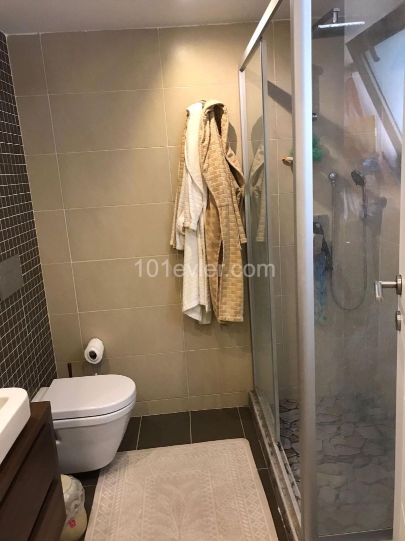 Girne Merkez'de kiralık 2+1 lüks penthouse , Muhteşem Dağ Manzaralı 