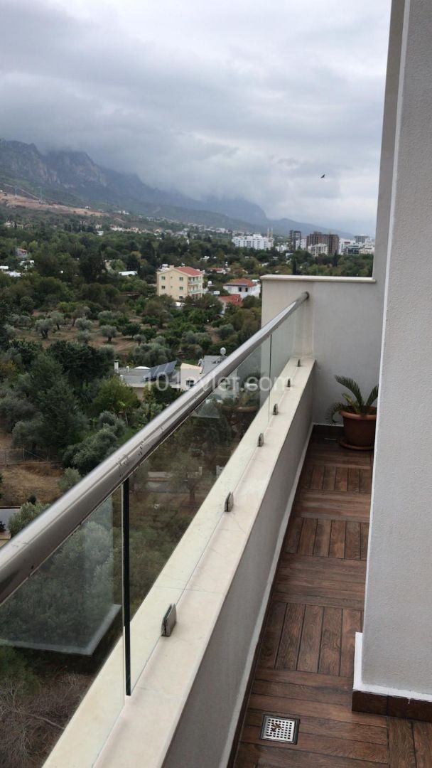 2+1 luxury penthouse for rent in Girne Center, Gorgeous Mountain View