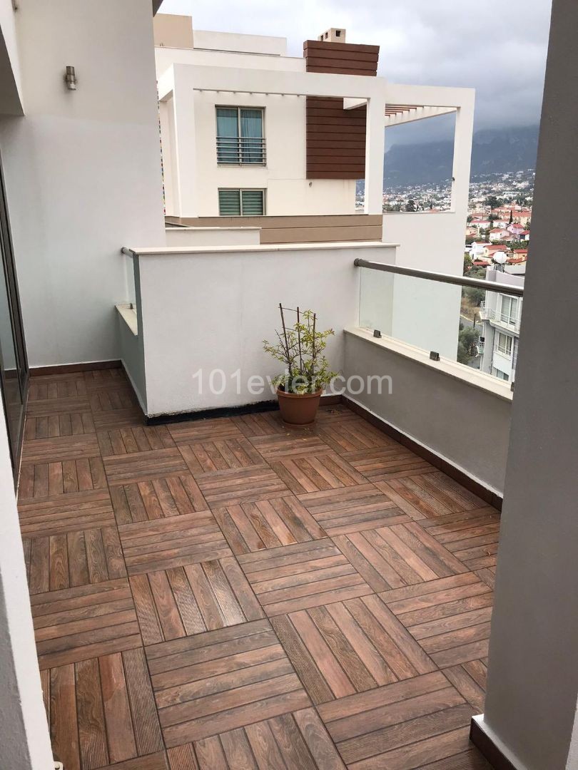 2+1 luxury penthouse for rent in Girne Center, Gorgeous Mountain View