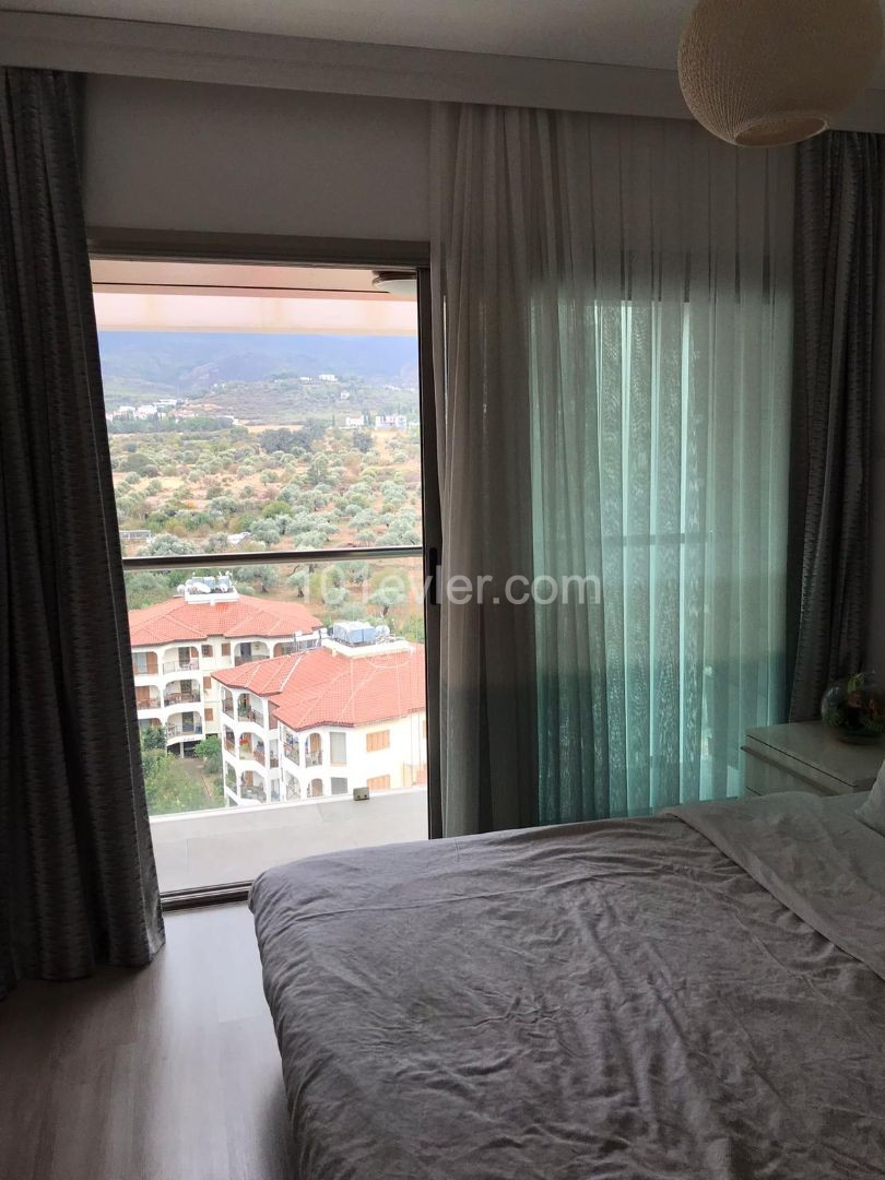 Girne Merkez'de kiralık 2+1 lüks penthouse , Muhteşem Dağ Manzaralı 