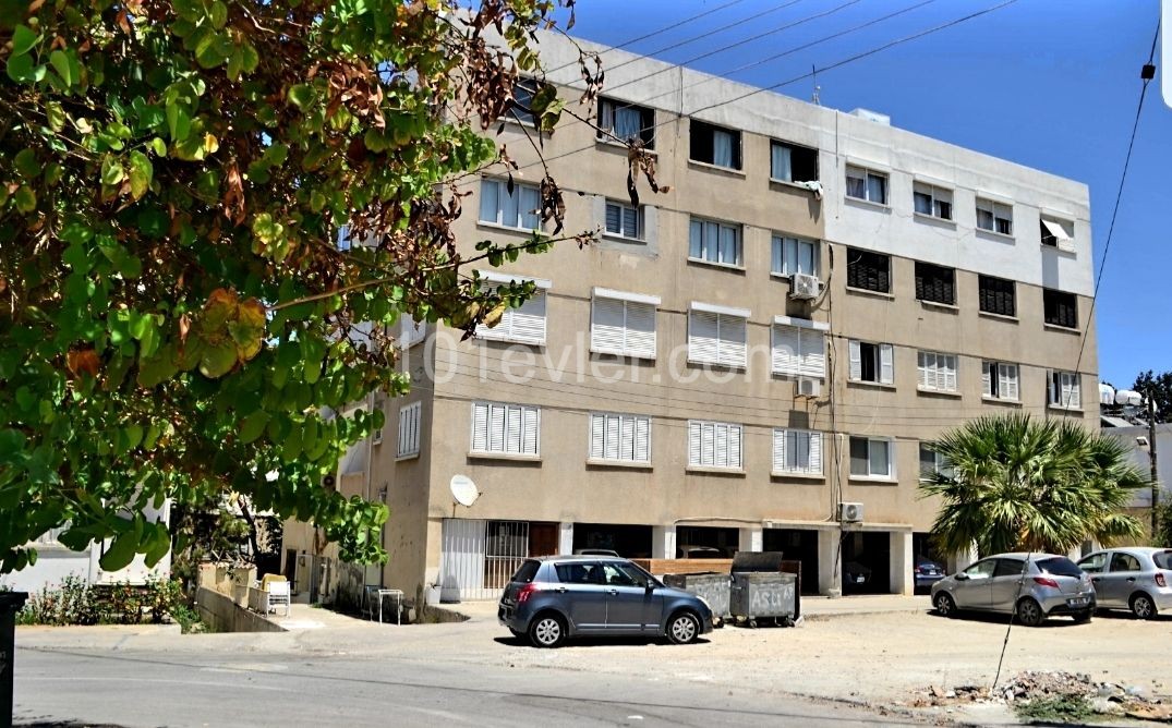 3+1 apartment for sale in center of Kyrenia. Barbaros market area.