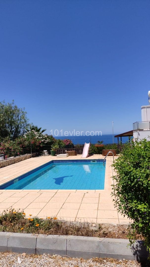 4+1 villa for sale in Esentepe, next to the sea