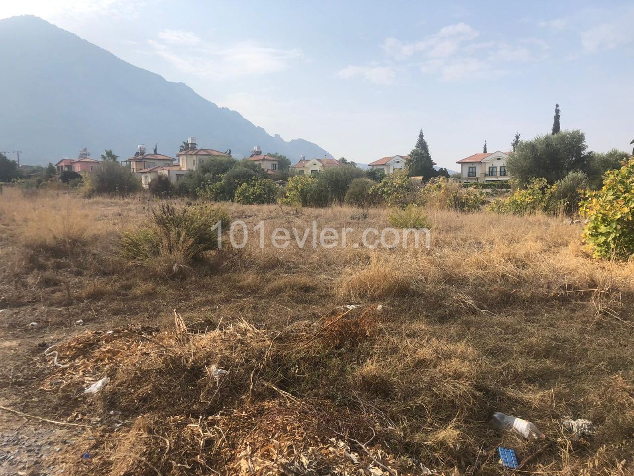 2 dönüm 2030 square feet land and 3+1 villa for sale in Lapta close to the sea and Lapta Coastal Walkway.