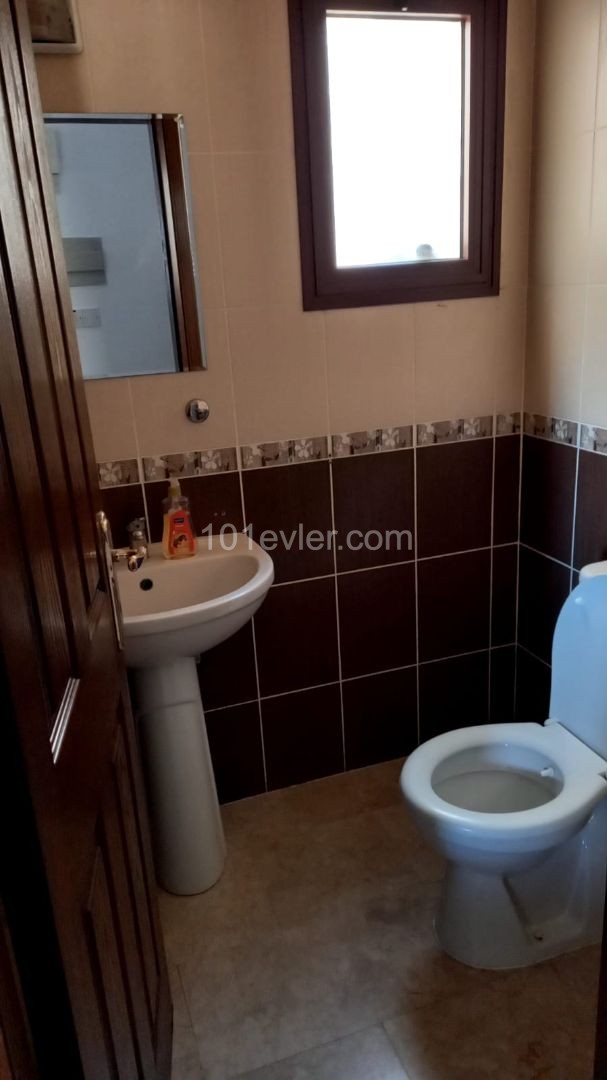 KELEPİR DAİRE!!! 2+1 full eşyalı satılık daire Lefkoşada, Marmara, Metropol bölgesinde. 