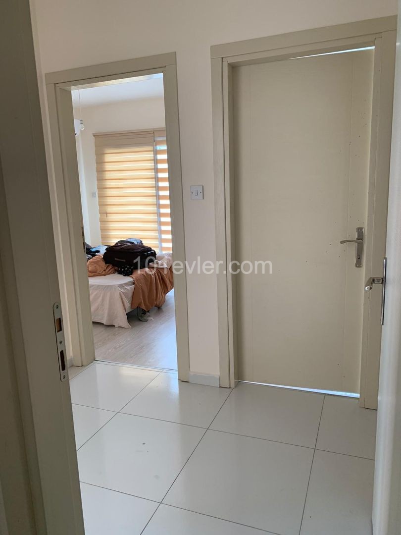 Girne Merkez'de satılık  3+1 penthouse daire, Mükemmel Deniz ve Dağ Manzaralı