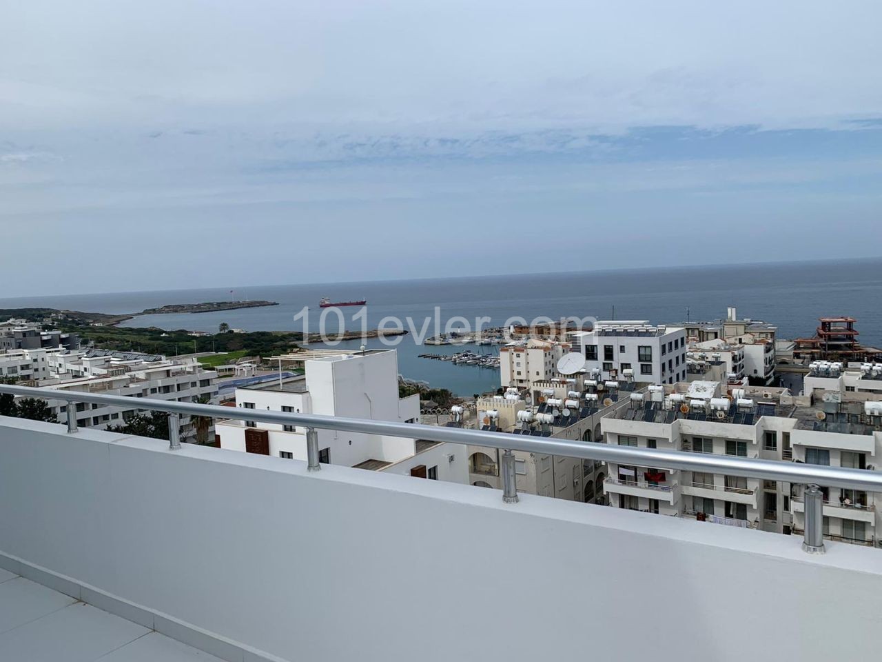 3+1 penthouse-Wohnung zum Verkauf im Zentrum von Kyrenia, ausgezeichnete Meer-und Bergblick ** 