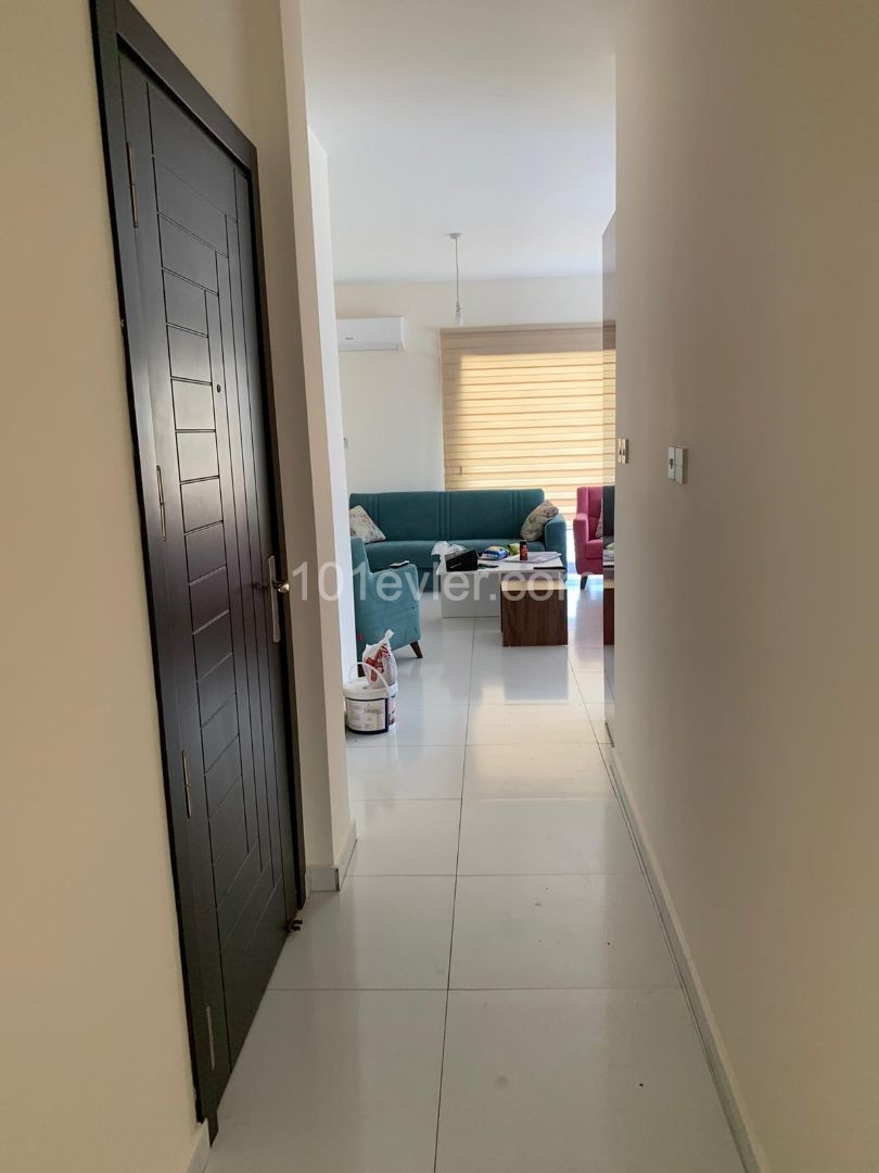 Girne Merkez'de satılık  3+1 penthouse daire, Mükemmel Deniz ve Dağ Manzaralı