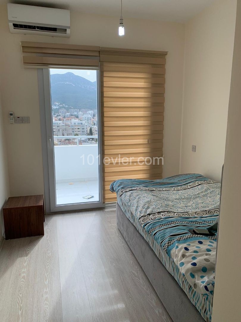 Girne Merkez'de satılık  3+1 penthouse daire, Mükemmel Deniz ve Dağ Manzaralı