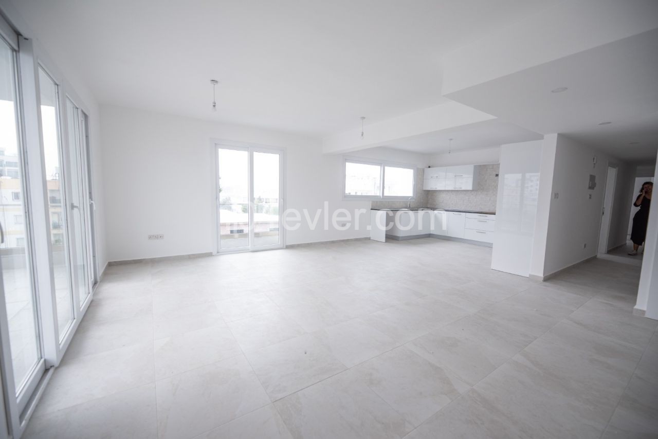 GİRNE MERKEZ'DE SATILIK 3+1 DAİRE