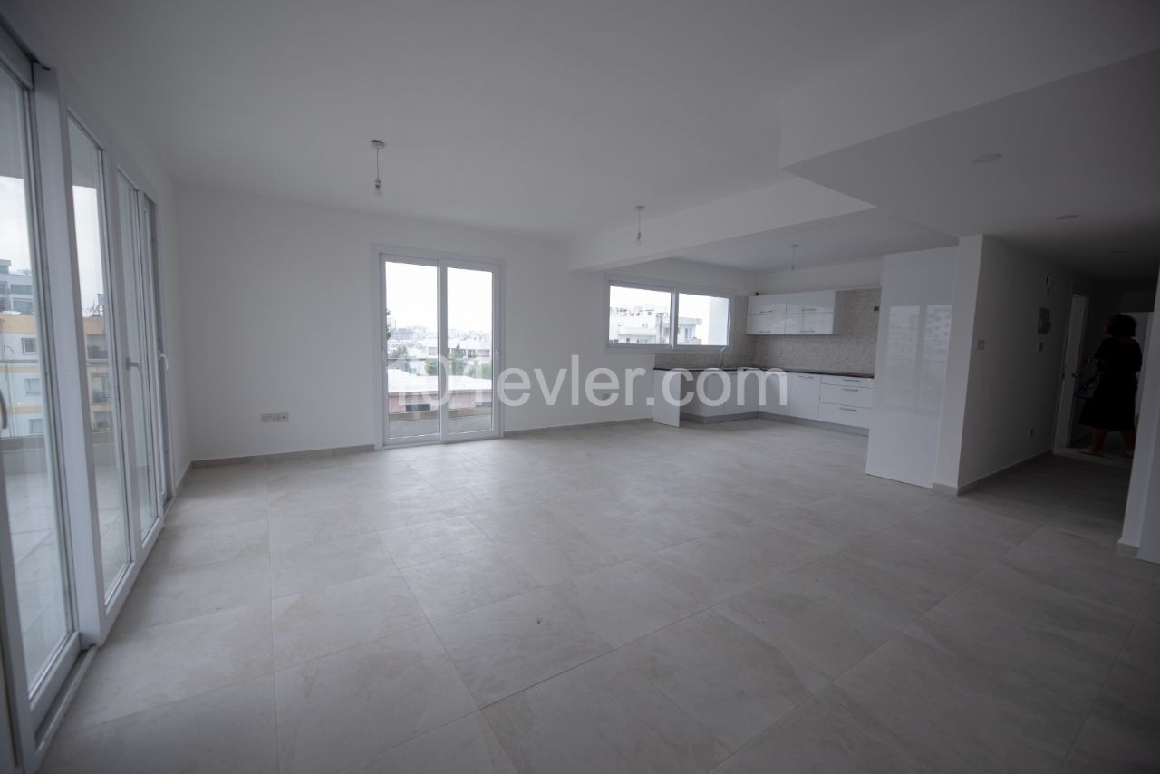 GİRNE MERKEZ'DE SATILIK 3+1 DAİRE