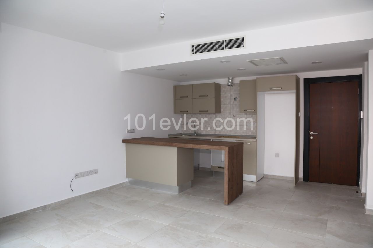 GİRNE MERKEZDE SATILIK 1+1 DAİRE 