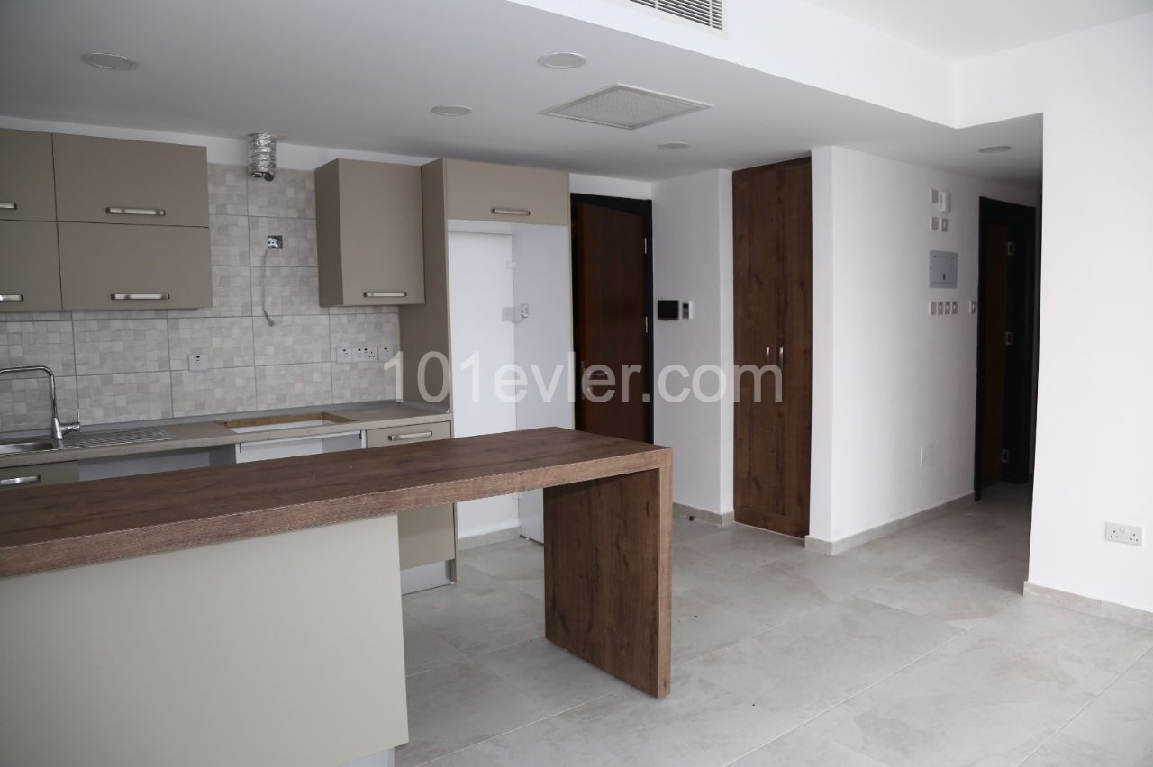 GİRNE MERKEZDE SATILIK 1+1 DAİRE 