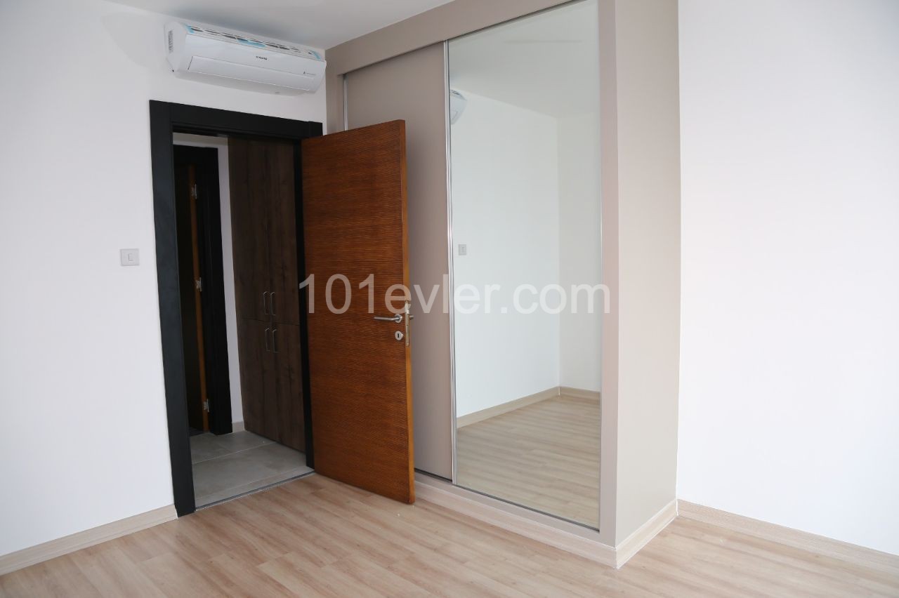 GİRNE MERKEZDE SATILIK 1+1 DAİRE 