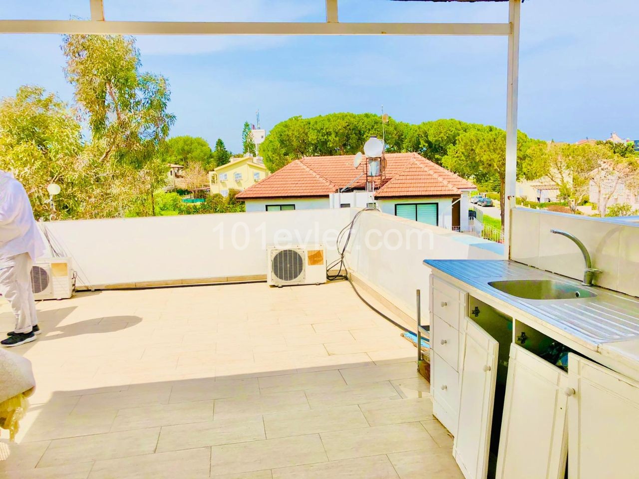 Sea view 2+1 pentouse for sale in Karaoğlanoğlu, Girne. 200m to the Mediterranean Sea!