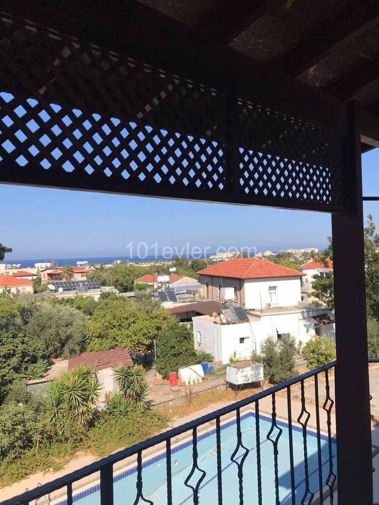 3+1 apartment for sale in Alsancak, Camelot beach area