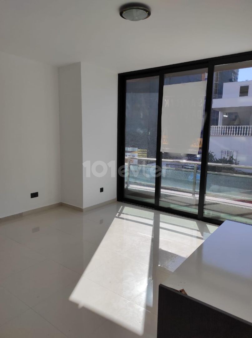 New magnificent 2+1 flat 85 m2 in Kyrenia Center.  The deed is ready!