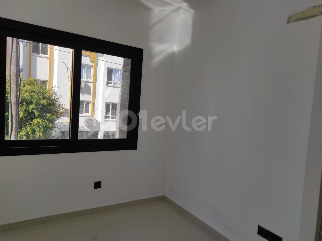 New magnificent 2+1 flat 85 m2 in Kyrenia Center.  The deed is ready!