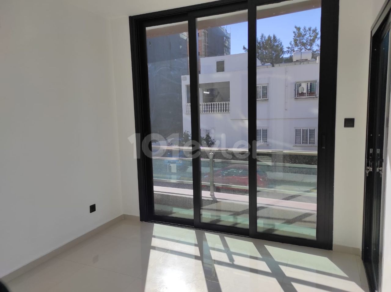 New magnificent 2+1 flat 85 m2 in Kyrenia Center.  The deed is ready!