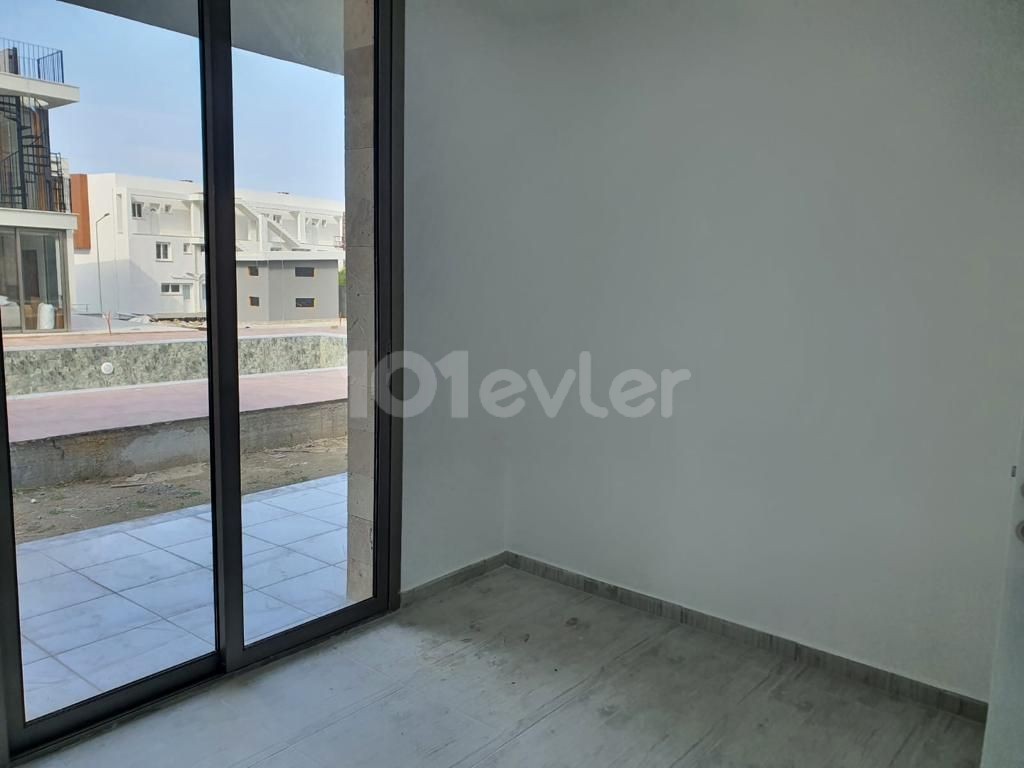 Sıfır Lüx 1+1 satılık Bahçeli daire Alsancak, Girne. Havuzlu site!