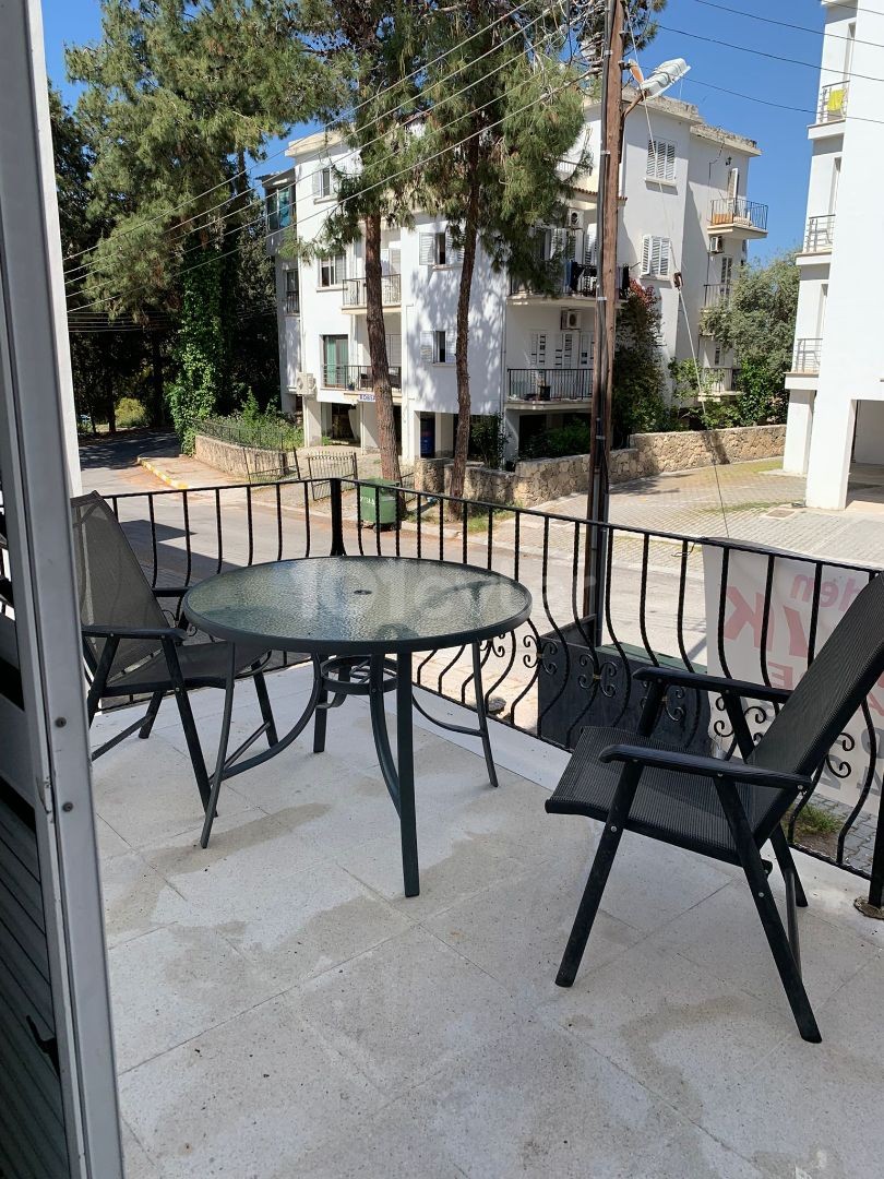 Spacious 3+1 flat for sale in Girne Center, easy access to everywhere!!!!!!!