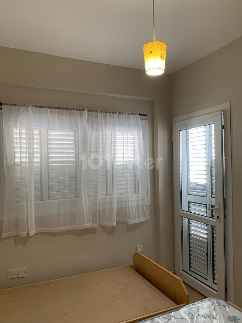 Spacious 3+1 flat for sale in Girne Center, easy access to everywhere!!!!!!!