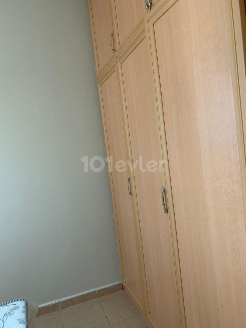 Spacious 3+1 flat for sale in Girne Center, easy access to everywhere!!!!!!!