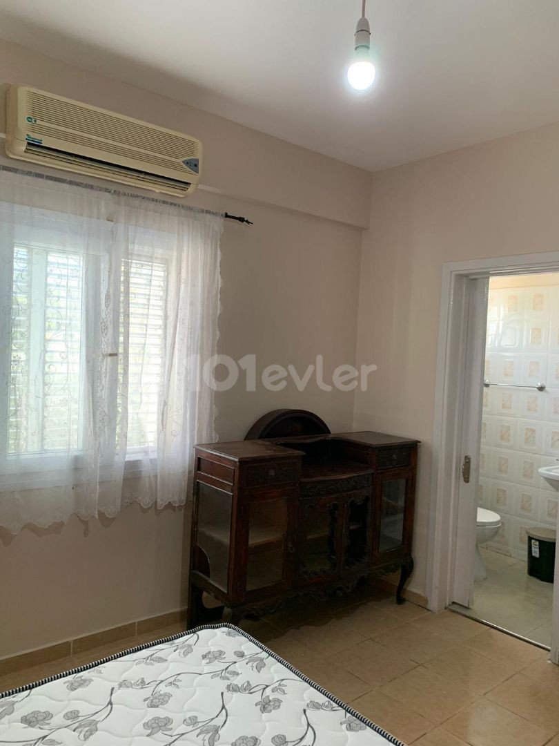 Spacious 3+1 flat for sale in Girne Center, easy access to everywhere!!!!!!!