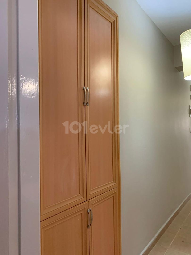 Spacious 3+1 flat for sale in Girne Center, easy access to everywhere!!!!!!!