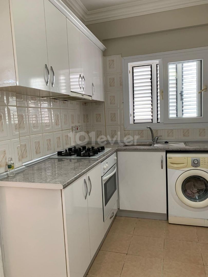 Spacious 3+1 flat for sale in Girne Center, easy access to everywhere!!!!!!!