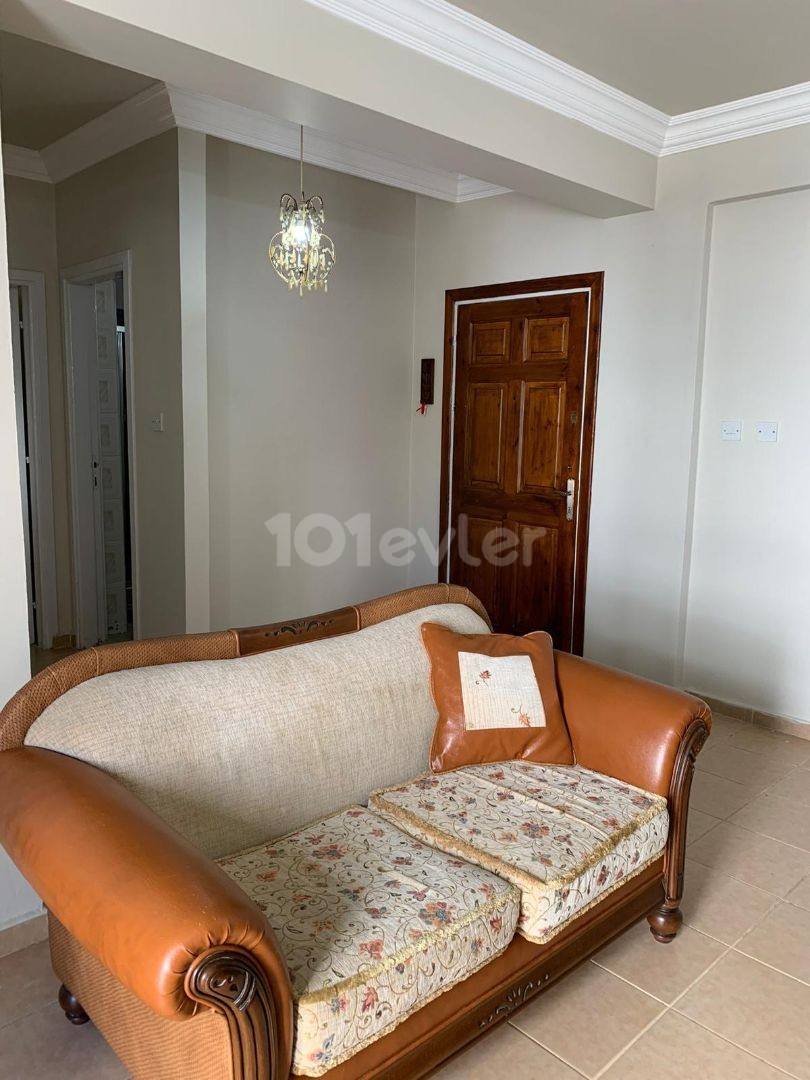 Spacious 3+1 flat for sale in Girne Center, easy access to everywhere!!!!!!!