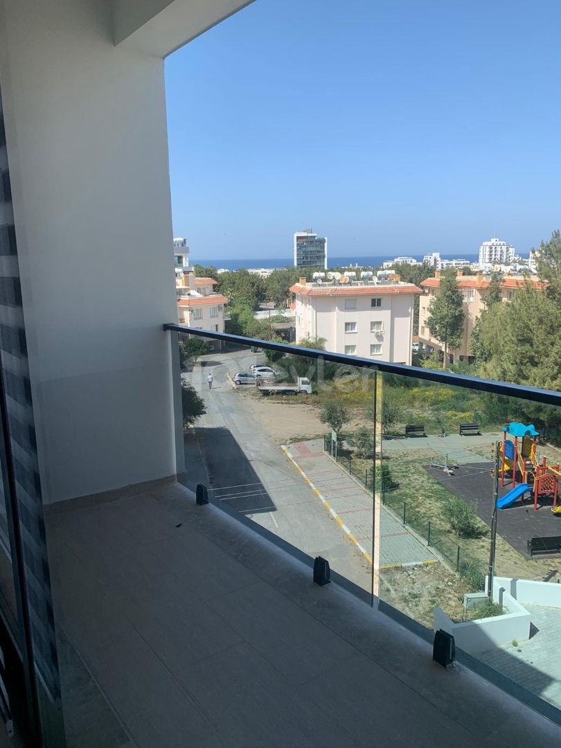 Girne Merkez'de kiralık yeni,lüks  3+1 daire 