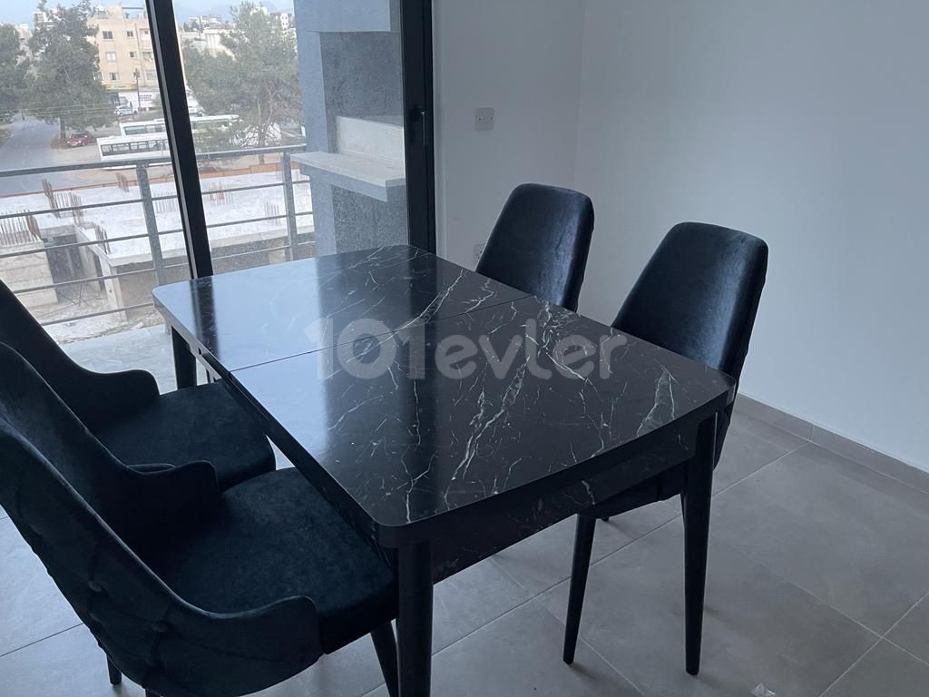 Girne Merkez'de kiralık lüks,yeni 3+1 daire