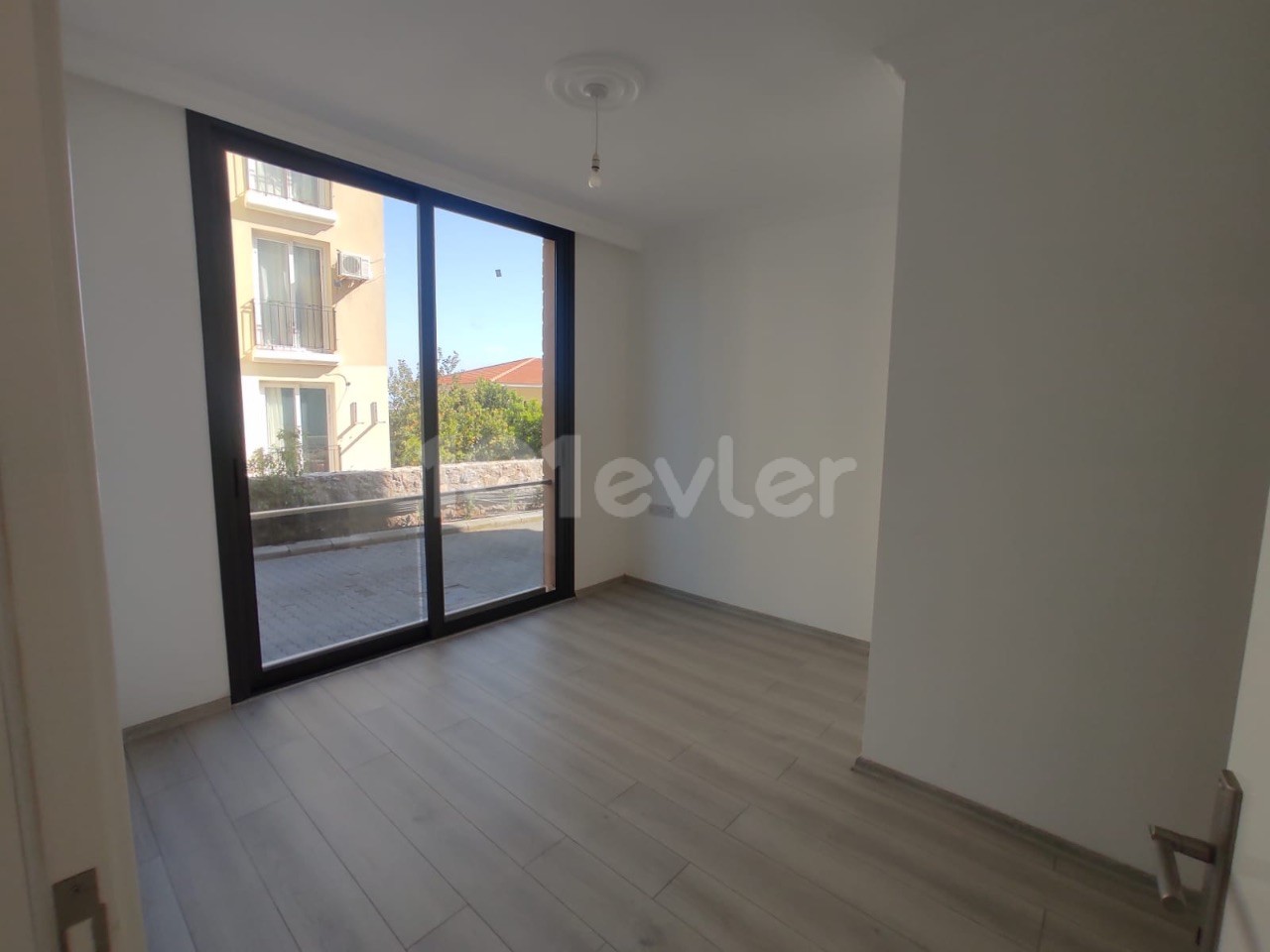 NEW 2+1 flat for sale in Alsancak in beautiful site with swimming pool