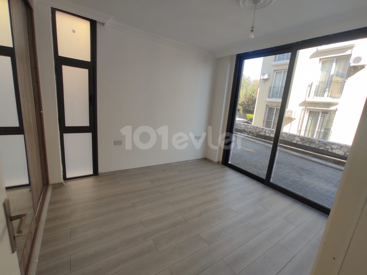 NEW 2+1 flat for sale in Alsancak in beautiful site with swimming pool