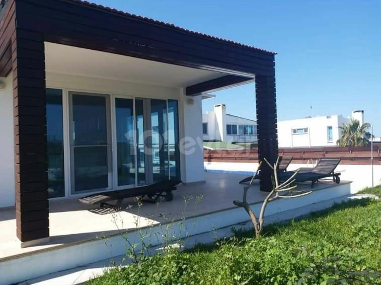 LLOGARA VILLA ZUM VERKAUF IN KYRENIA CHATALKÖY SEHR NAH AM MEER ** 