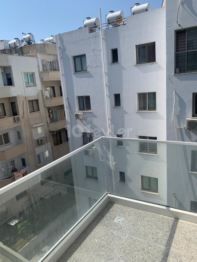 Girne Merkez'de satılık yeni,geniş  2+1 daire, Kaşgar bölgesinde 