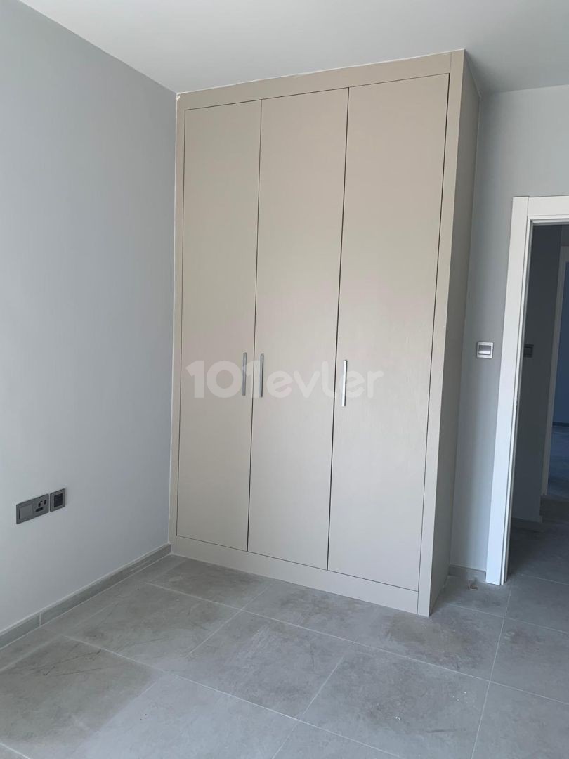 Neue, geräumige 2 + 1 Wohnung zum Verkauf im Zentrum von Kyrenia, in der Region Kashgar ** 