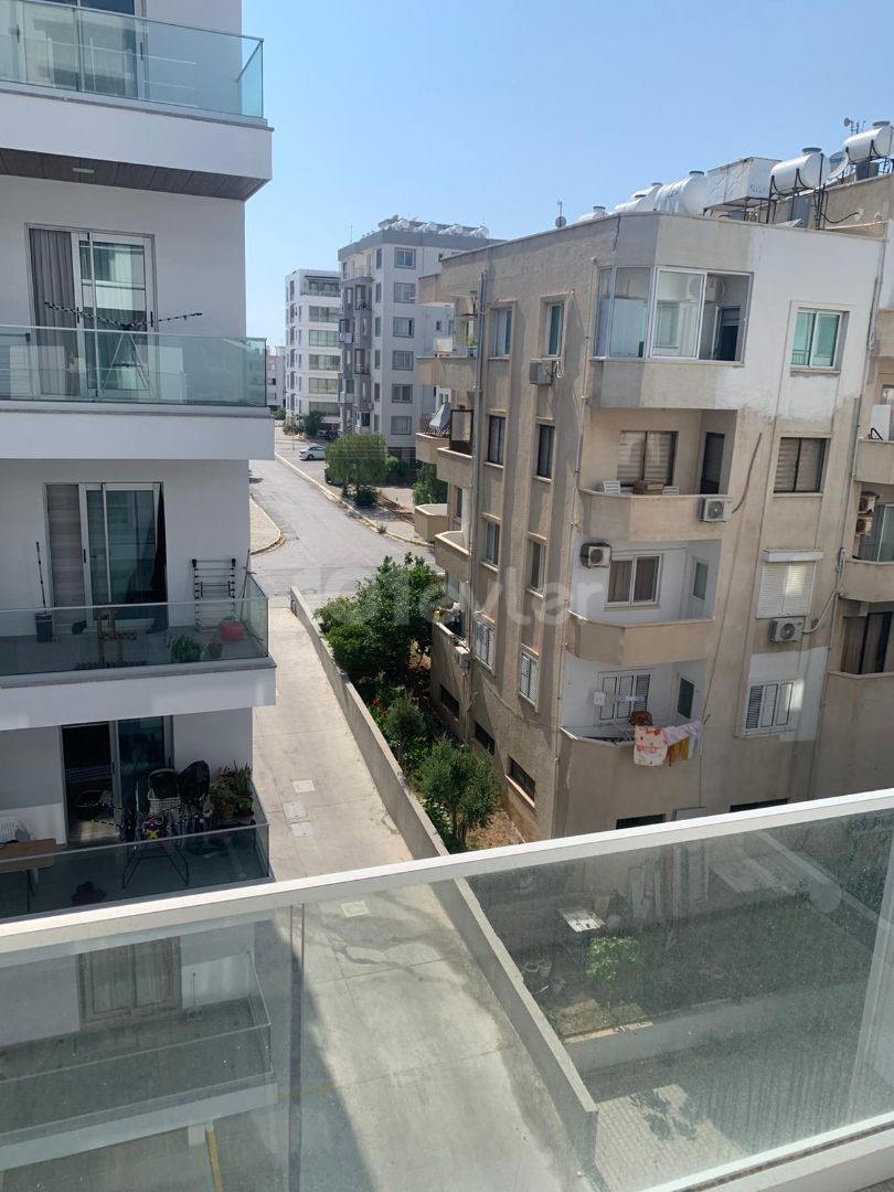 Girne Merkez'de satılık yeni,geniş  2+1 daire, Kaşgar bölgesinde 