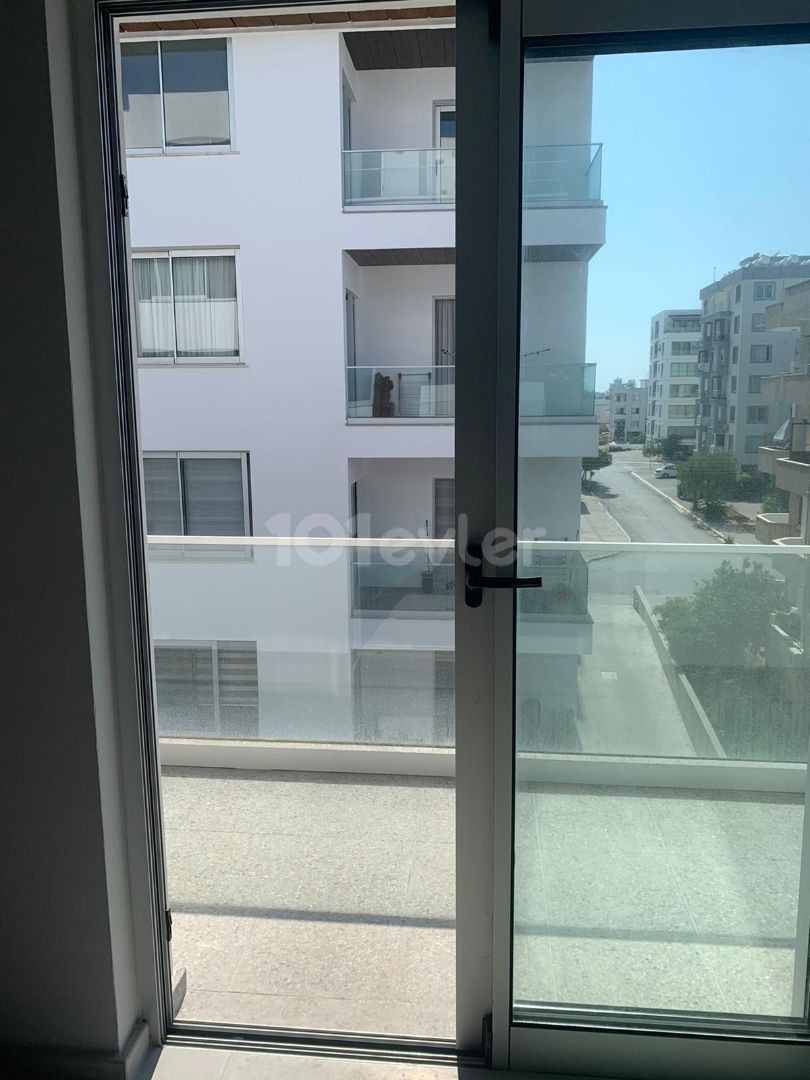 Girne Merkez'de satılık yeni,geniş  2+1 daire, Kaşgar bölgesinde 