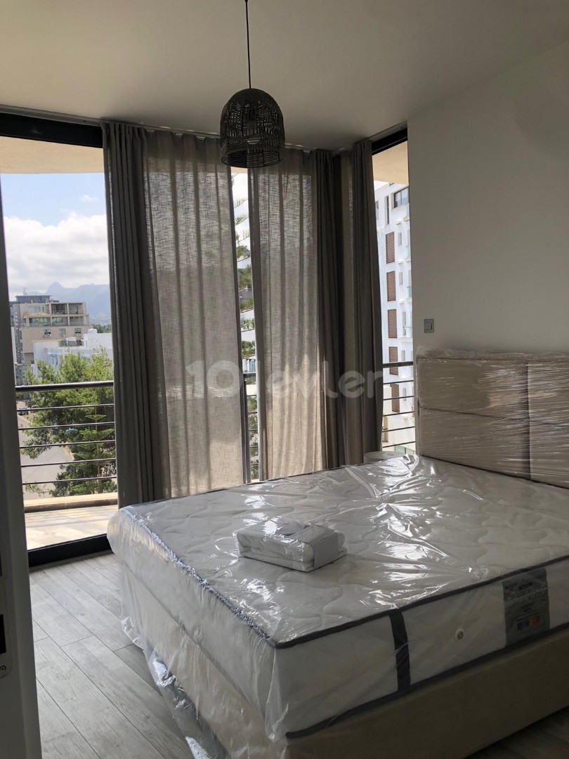 Girne’de 2+1 sıfır eşyalı daire modern Rezidansta.