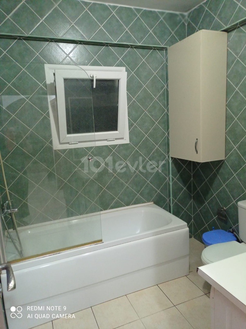 Girne merkezde, Kaşgar bölgesinde kiralık 2+1 daire havuzlu sitede