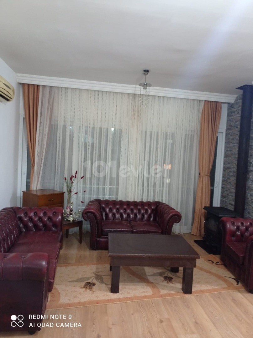 Girne merkezde, Kaşgar bölgesinde kiralık 2+1 daire havuzlu sitede