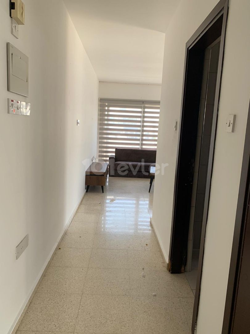 Girne'de  kiralık 1+1 geniş  daire, Tarsanin yaninda 